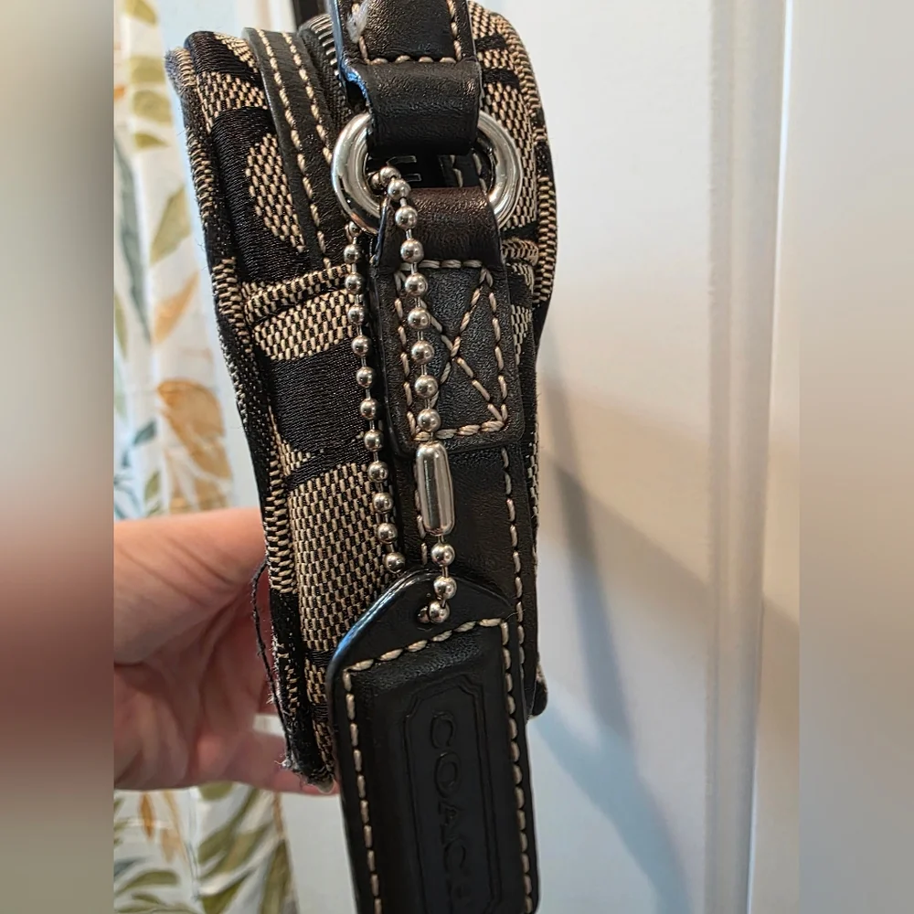 Coach Vintage Black Pochette Monogram Camera Bag - 2002 in Excellent Condition - Picture 6 of 9